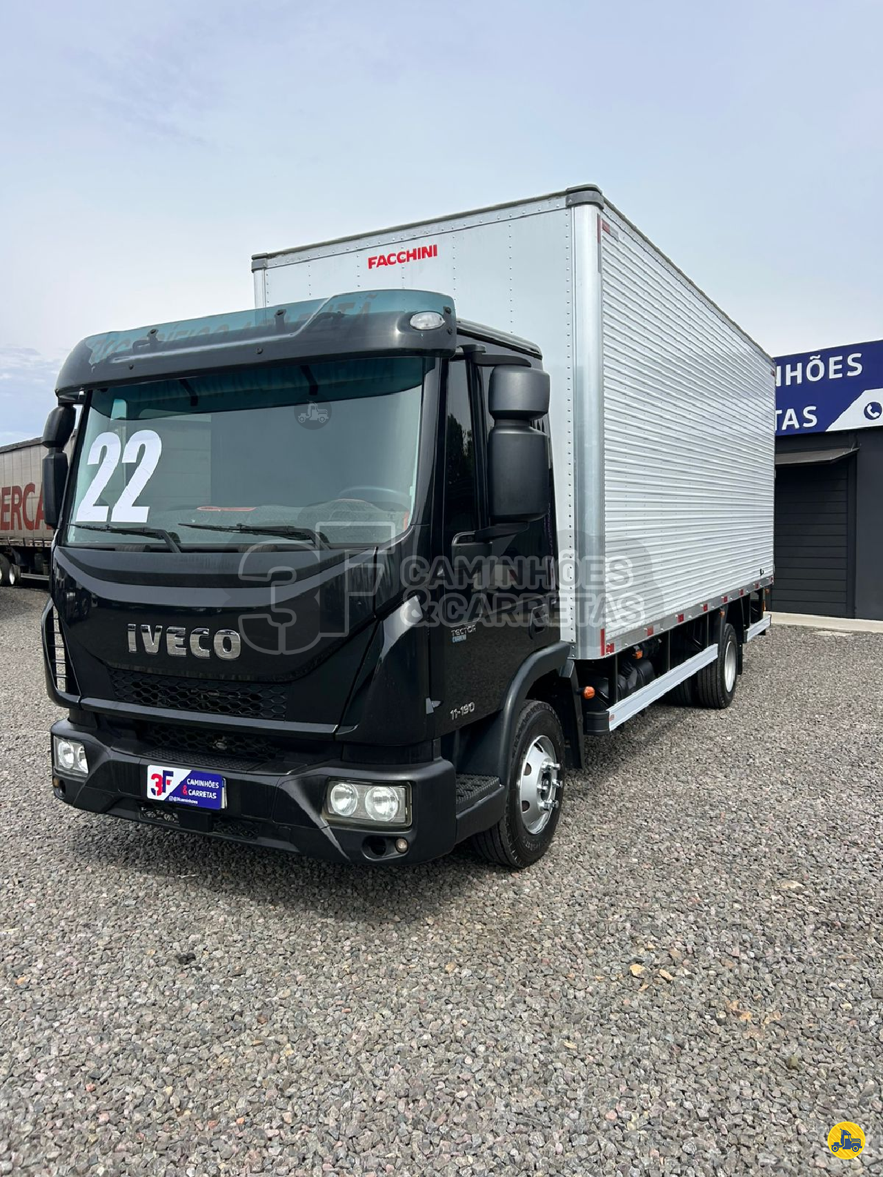 CAMINHAO IVECO TECTOR 11-190 Baú Furgão 3/4 4x2 3F Caminhões & Carretas CONCORDIA SANTA CATARINA SC